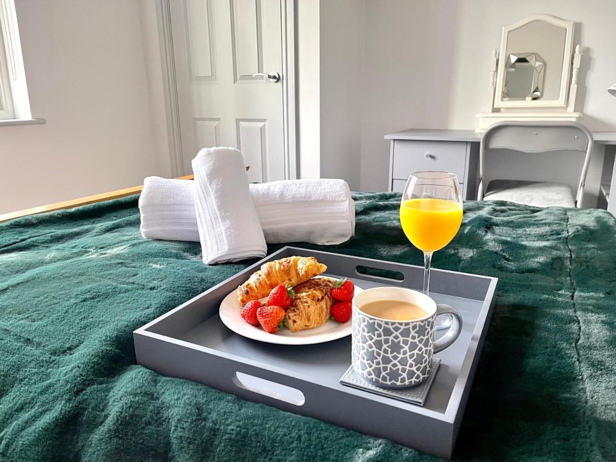 Stylish Cosy And Bright Apartment - Fantastic Location - Perfect For Business Or Solo Travellers Bishop’s Stortford Exterior foto